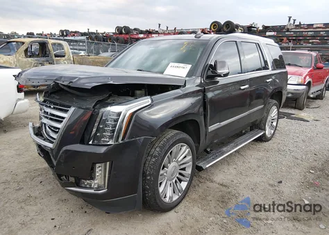 2016 Cadillac Escalade Platinum z USA, uszkodzony, nr VIN 1GYS4DKJ9GR107901